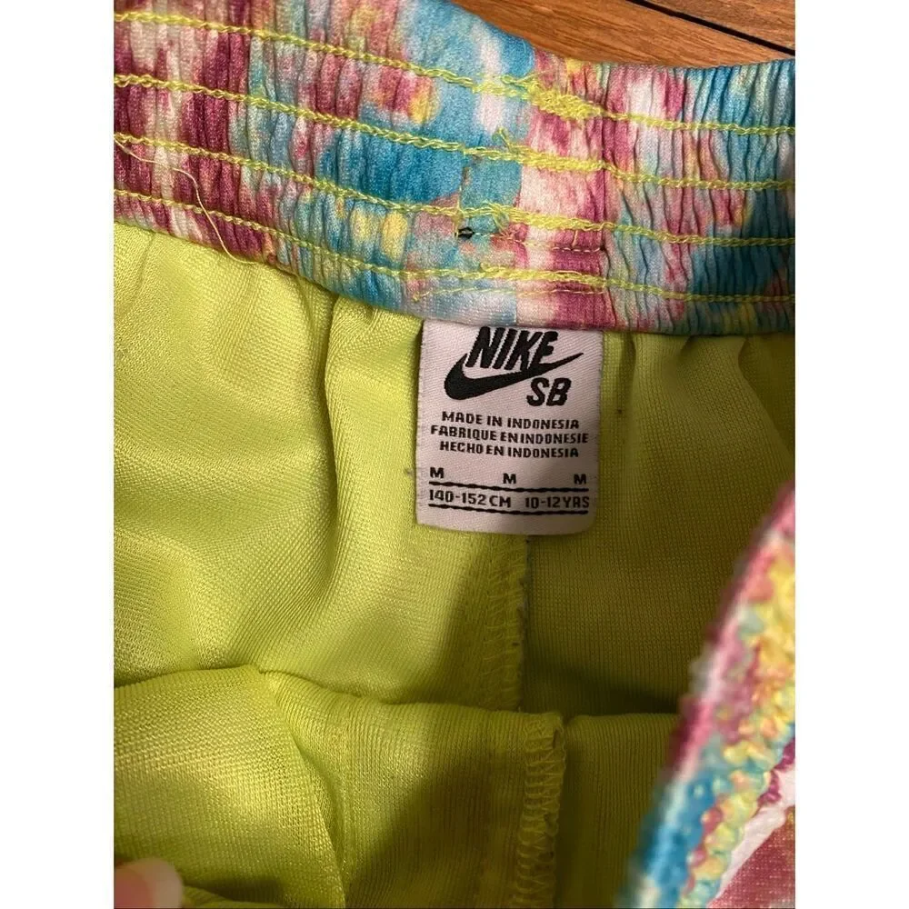 Nike SB medium girls tie dye style multicolor shorts athletic